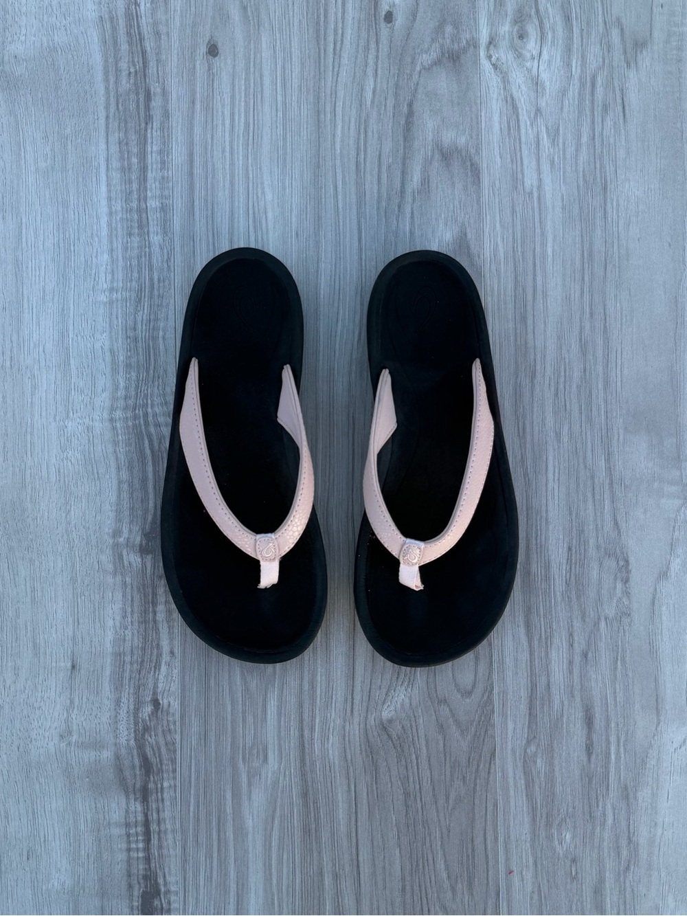 OluKai Women's 'Ohana sandals in a pink